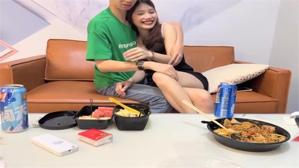 瘦猴先生探花泡良佳作美甲小姐姐相伴